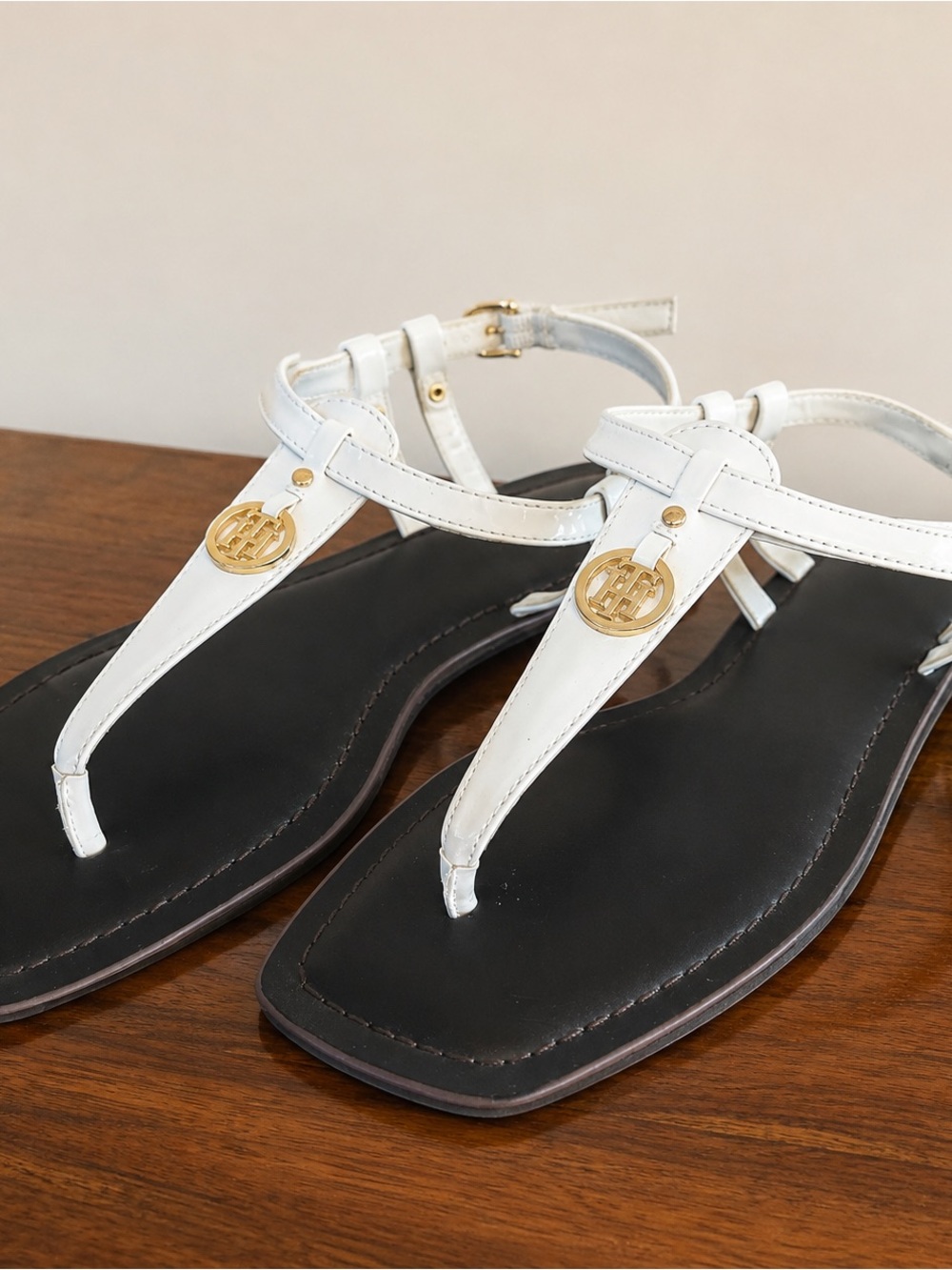 Tommy Hilfiger White T Strap Flat Sandals Size 9